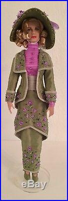 Tonner Riverfront Promenade Special Edition Collectors United OUTFIT only
