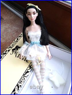 Tonner Simple Little Miette Raven hair signed Doll Original Outfit Stand & Box