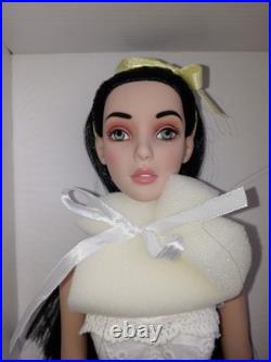 Tonner Simple Little Miette Raven hair signed Doll Original Outfit Stand & Box