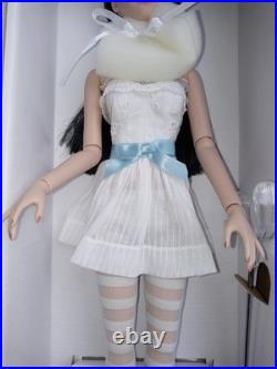 Tonner Simple Little Miette Raven hair signed Doll Original Outfit Stand & Box