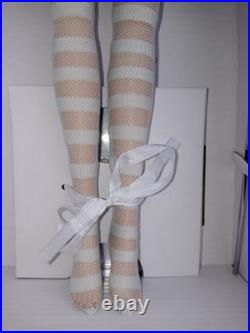 Tonner Simple Little Miette Raven hair signed Doll Original Outfit Stand & Box