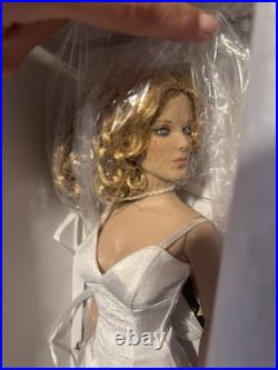 Tonner Supergirl DC Stars Articulated Fashion Doll Blonde Hair T9SMDD01