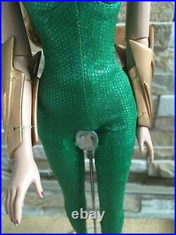 Tonner TYLER 16 vinyl DOLL in the Queen of Atlantis Mera Outfit + Accessories