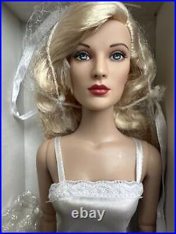 Tonner TYLER DICK TRACY 2008 SIMPLY BREATHLESS 16 DRESSED Fashion Doll BW Body