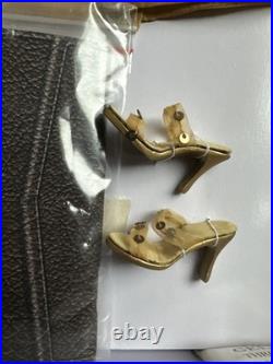 Tonner TYLER WENTWORTH 2002 COLLECTION LITTLE LUXURIES GOLD 16 DOLL OUTFIT NRFB