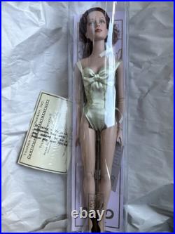 Tonner TYLER WENTWORTH 2003 RTW ELEGANCE SYDNEY CHASE 16 FASHION DOLL NEW NRFB Tonner TYLER WENTWORTH 2003 RTW ELEGANCE SYDNEY CHASE 16 FASHION DOLL NEW NRFB