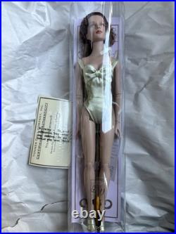 Tonner TYLER WENTWORTH 2003 RTW ELEGANCE SYDNEY CHASE 16 FASHION DOLL NEW NRFB Tonner TYLER WENTWORTH 2003 RTW ELEGANCE SYDNEY CHASE 16 FASHION DOLL NEW NRFB