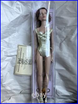 Tonner TYLER WENTWORTH 2003 RTW ELEGANCE SYDNEY CHASE 16 FASHION DOLL NEW NRFB Tonner TYLER WENTWORTH 2003 RTW ELEGANCE SYDNEY CHASE 16 FASHION DOLL NEW NRFB