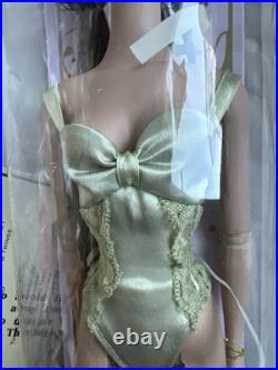 Tonner TYLER WENTWORTH 2003 RTW ELEGANCE SYDNEY CHASE 16 FASHION DOLL NEW NRFB Tonner TYLER WENTWORTH 2003 RTW ELEGANCE SYDNEY CHASE 16 FASHION DOLL NEW NRFB