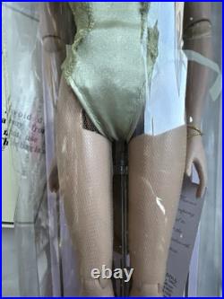 Tonner TYLER WENTWORTH 2003 RTW ELEGANCE SYDNEY CHASE 16 FASHION DOLL NEW NRFB Tonner TYLER WENTWORTH 2003 RTW ELEGANCE SYDNEY CHASE 16 FASHION DOLL NEW NRFB