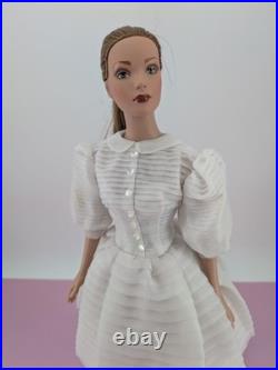 Tonner TYLER WENTWORTH 2004 THEATRE DE LA MODE PURELY PLATINUM 16 DOLL Brunette