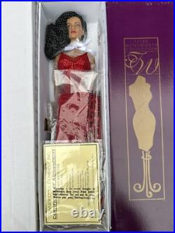 Tonner TYLER WENTWORTH 2006 COLLECTORS UNITED ROYAL RED JAC 16 FASHION DOLL NIB Tonner TYLER WENTWORTH 2006 COLLECTORS UNITED ROYAL RED JAC 16 FASHION DOLL NIB
