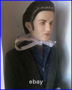 Tonner Twilight New Moon Edward Cullen 17 Distant Devotion Doll NRFB LE2000