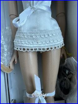 Tonner Tyler Con 2004 Divinely Daphne Creme de la Creme 16 LE Fashion Doll NRFB Tonner Tyler Con 2004 Divinely Daphne Creme de la Creme 16 LE Fashion Doll NRFB