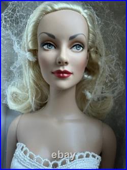 Tonner Tyler Con 2004 Divinely Daphne Creme de la Creme 16 LE Fashion Doll NRFB Tonner Tyler Con 2004 Divinely Daphne Creme de la Creme 16 LE Fashion Doll NRFB