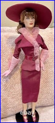 Tonner Tyler HOLLYWOOD LEGENDS MAD ABOUT THE HAT JOAN CRAWFORD 16 DOLL withBox