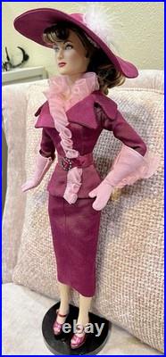Tonner Tyler HOLLYWOOD LEGENDS MAD ABOUT THE HAT JOAN CRAWFORD 16 DOLL withBox