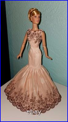 Tonner Tyler Sydney Blonde Doll With Hair Bun & Ooak Gown Tonner Tyler Sydney Blonde Doll With Hair Bun & Ooak Gown