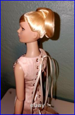 Tonner Tyler Sydney Blonde Doll With Hair Bun & Ooak Gown Tonner Tyler Sydney Blonde Doll With Hair Bun & Ooak Gown