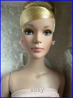 Tonner Tyler Wentworth 2001 Collection STANDING OVATION 16 Fashion Doll LE 1500 Tonner Tyler Wentworth 2001 Collection STANDING OVATION 16 Fashion Doll LE 1500