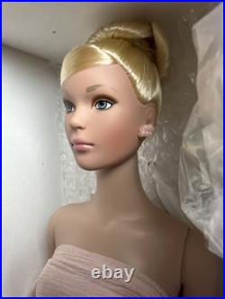 Tonner Tyler Wentworth 2001 Collection STANDING OVATION 16 Fashion Doll LE 1500 Tonner Tyler Wentworth 2001 Collection STANDING OVATION 16 Fashion Doll LE 1500