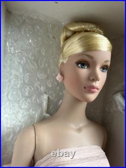 Tonner Tyler Wentworth 2001 Collection STANDING OVATION 16 Fashion Doll LE 1500 Tonner Tyler Wentworth 2001 Collection STANDING OVATION 16 Fashion Doll LE 1500