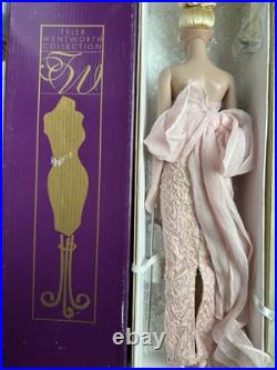 Tonner Tyler Wentworth 2001 Collection STANDING OVATION 16 Fashion Doll LE 1500 Tonner Tyler Wentworth 2001 Collection STANDING OVATION 16 Fashion Doll LE 1500