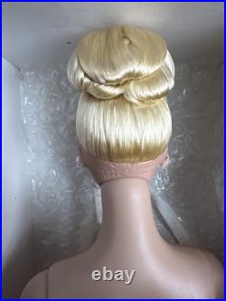Tonner Tyler Wentworth 2001 Collection STANDING OVATION 16 Fashion Doll LE 1500 Tonner Tyler Wentworth 2001 Collection STANDING OVATION 16 Fashion Doll LE 1500