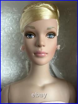Tonner Tyler Wentworth 2001 Collection STANDING OVATION 16 Fashion Doll LE 1500 Tonner Tyler Wentworth 2001 Collection STANDING OVATION 16 Fashion Doll LE 1500