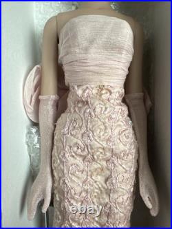 Tonner Tyler Wentworth 2001 Collection STANDING OVATION 16 Fashion Doll LE 1500 Tonner Tyler Wentworth 2001 Collection STANDING OVATION 16 Fashion Doll LE 1500