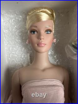 Tonner Tyler Wentworth 2001 Collection STANDING OVATION 16 Fashion Doll LE 1500 Tonner Tyler Wentworth 2001 Collection STANDING OVATION 16 Fashion Doll LE 1500