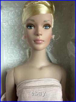 Tonner Tyler Wentworth 2001 Collection STANDING OVATION 16 Fashion Doll LE 1500 Tonner Tyler Wentworth 2001 Collection STANDING OVATION 16 Fashion Doll LE 1500
