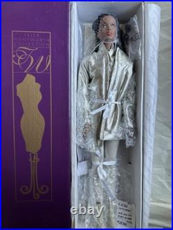 Tonner Tyler Wentworth 2002 COLLECTION URBAN SPORT ESME 16 Fashion Doll NIB NEW Tonner Tyler Wentworth 2002 COLLECTION URBAN SPORT ESME 16 Fashion Doll NIB NEW
