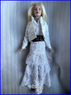 Tonner Tyler Wentworth 2002 SEVENTEEN Fashion Doll + FANTASTICALLY FRILLY OUTFIT