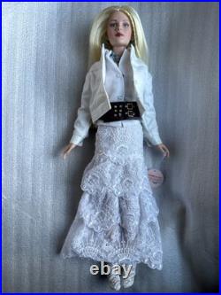 Tonner Tyler Wentworth 2002 SEVENTEEN Fashion Doll + FANTASTICALLY FRILLY OUTFIT