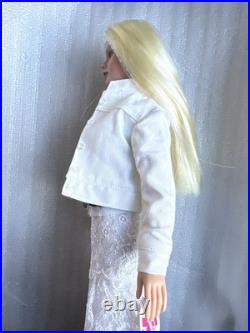 Tonner Tyler Wentworth 2002 SEVENTEEN Fashion Doll + FANTASTICALLY FRILLY OUTFIT