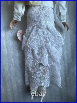 Tonner Tyler Wentworth 2002 SEVENTEEN Fashion Doll + FANTASTICALLY FRILLY OUTFIT