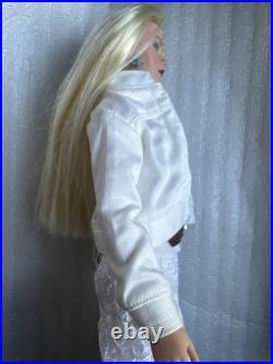 Tonner Tyler Wentworth 2002 SEVENTEEN Fashion Doll + FANTASTICALLY FRILLY OUTFIT