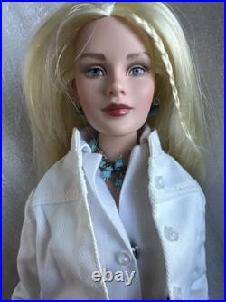 Tonner Tyler Wentworth 2002 SEVENTEEN Fashion Doll + FANTASTICALLY FRILLY OUTFIT