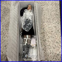 Tonner Tyler Wentworth 2004 Collection SIGNATURE STYLE BW BRUNETTE 16 DOLL NEW
