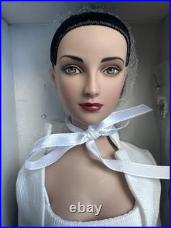 Tonner Tyler Wentworth 2007 Collection PRESS CONFERENCE EMILIE 16 DOLL NEW NIB Tonner Tyler Wentworth 2007 Collection PRESS CONFERENCE EMILIE 16 DOLL NEW NIB