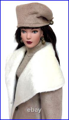 Tonner Tyler Wentworth Collection Look Of Luxe Doll Stand Outfit Box