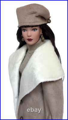 Tonner Tyler Wentworth Collection Look Of Luxe Doll Stand Outfit Box