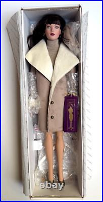 Tonner Tyler Wentworth Collection Look Of Luxe Doll Stand Outfit Box