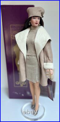 Tonner Tyler Wentworth Collection Look Of Luxe Doll Stand Outfit Box