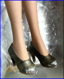 Tonner Tyler Wentworth Collection Look Of Luxe Doll Stand Outfit Box
