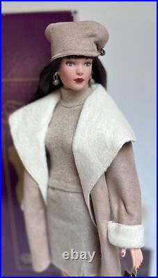 Tonner Tyler Wentworth Collection Look Of Luxe Doll Stand Outfit Box