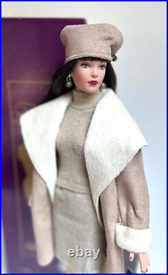 Tonner Tyler Wentworth Collection Look Of Luxe Doll Stand Outfit Box