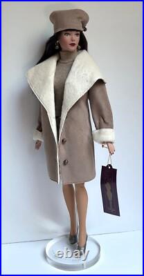 Tonner Tyler Wentworth Collection Look Of Luxe Doll Stand Outfit Box