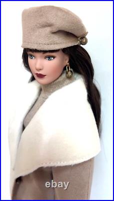 Tonner Tyler Wentworth Collection Look Of Luxe Doll Stand Outfit Box
